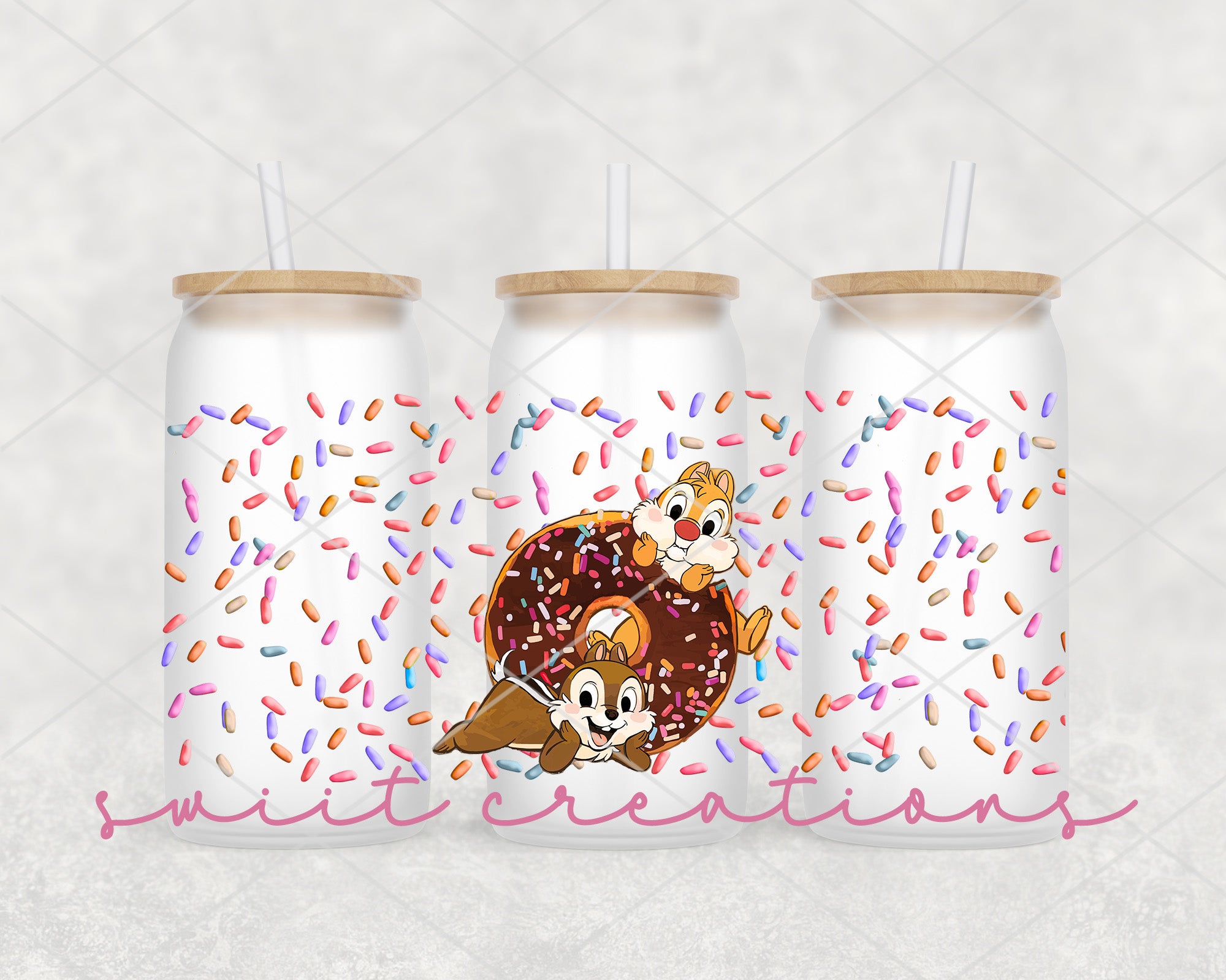 a couple of drinks sitting on top of a table