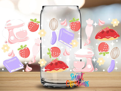 Close-up of the Strawberry Pie Baking UV DTF full wrap on a clear glass can