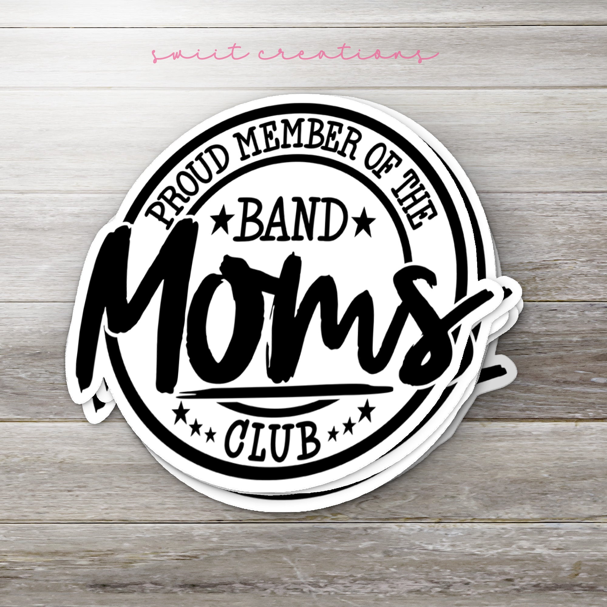 a sticker that says band moms club on it