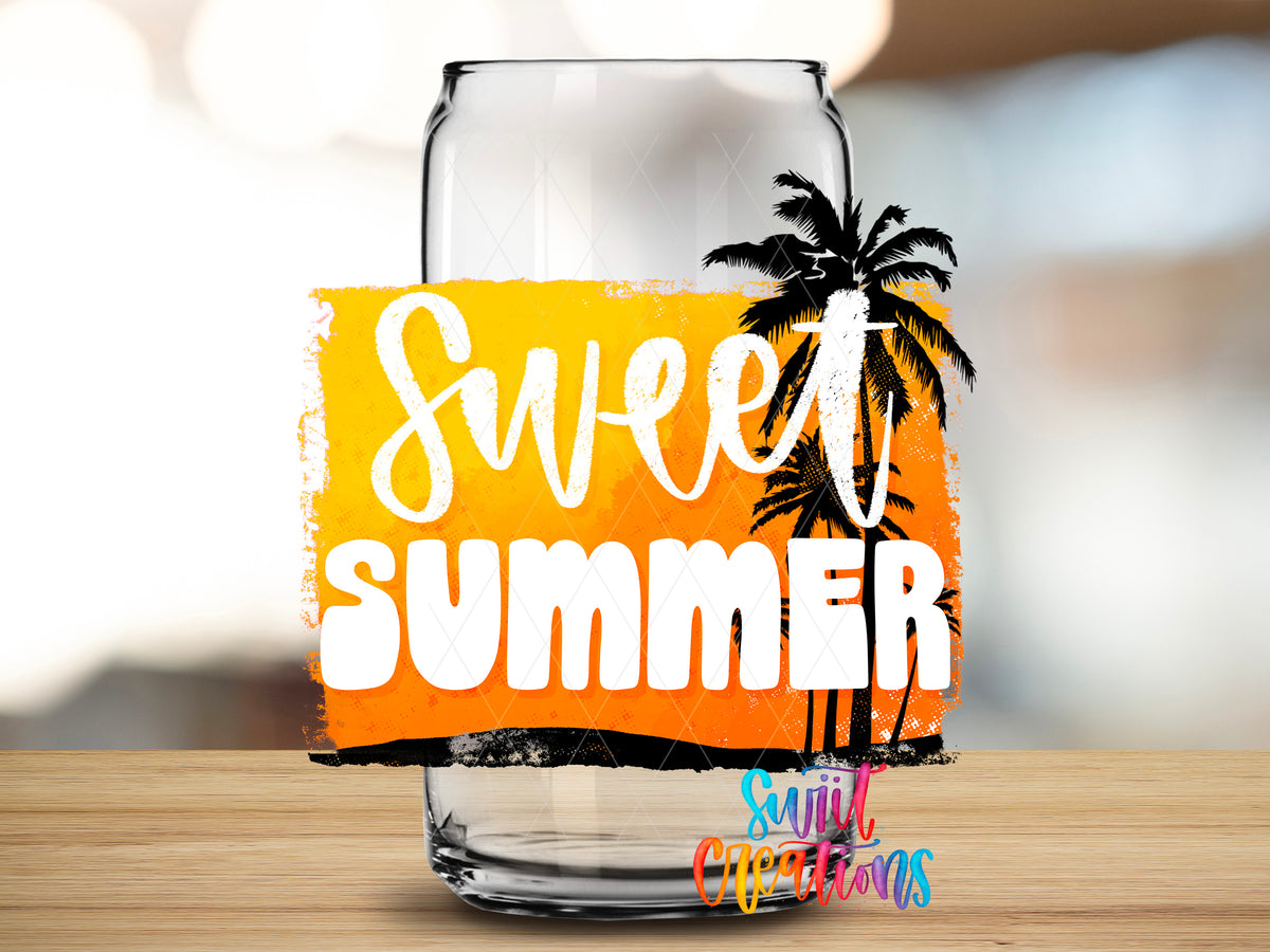 Sweet Summer design close-up on a clear glass can tumbler