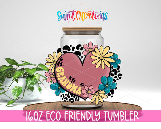 Grandma Floral Heart design on a 16 oz clear glass tumbler with bamboo lid
