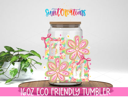 Gigi Floral design on a 16 oz clear glass tumbler with bamboo lid