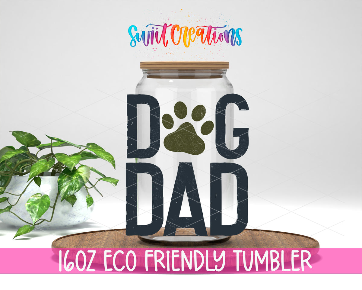 Dog Dad design on a 16 oz clear glass tumbler with bamboo lid
