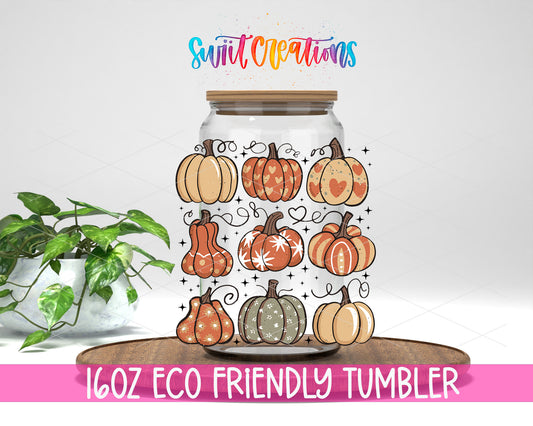 Retro Pumpkin design on a 16 oz clear glass tumbler with bamboo lid