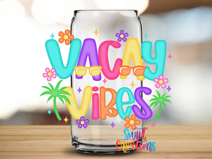 Vacay Vibes design close-up on a clear glass can tumbler