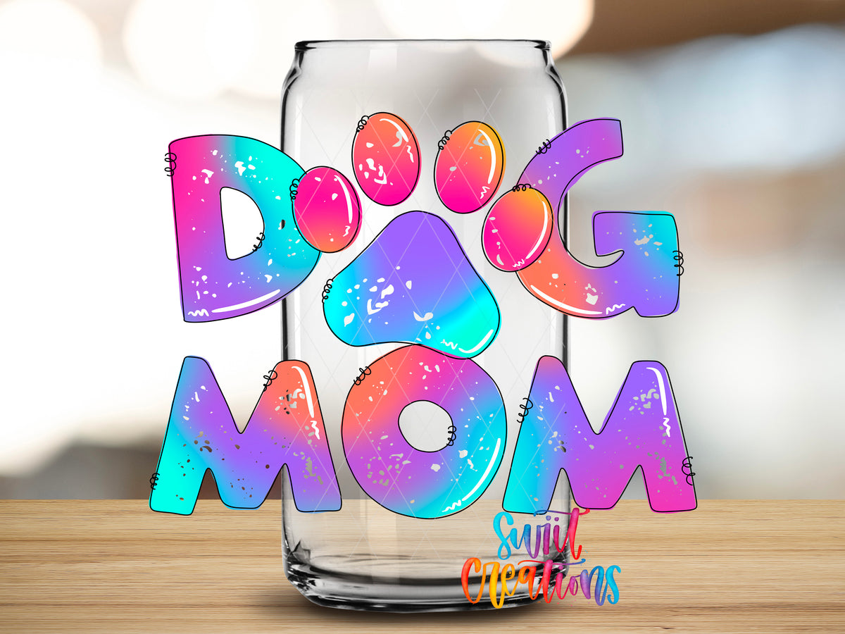 Tie Dye Dog Mom design close-up on a clear glass can tumbler