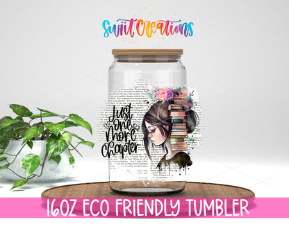 Just One More Chapter design on a 16 oz clear glass tumbler with bamboo lid