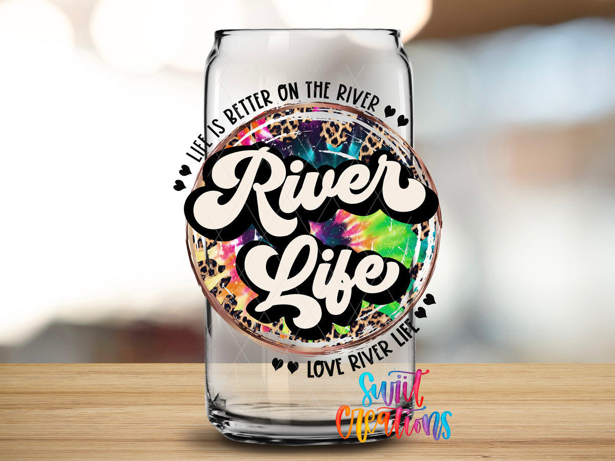 River Life design close-up on a clear glass can tumbler
