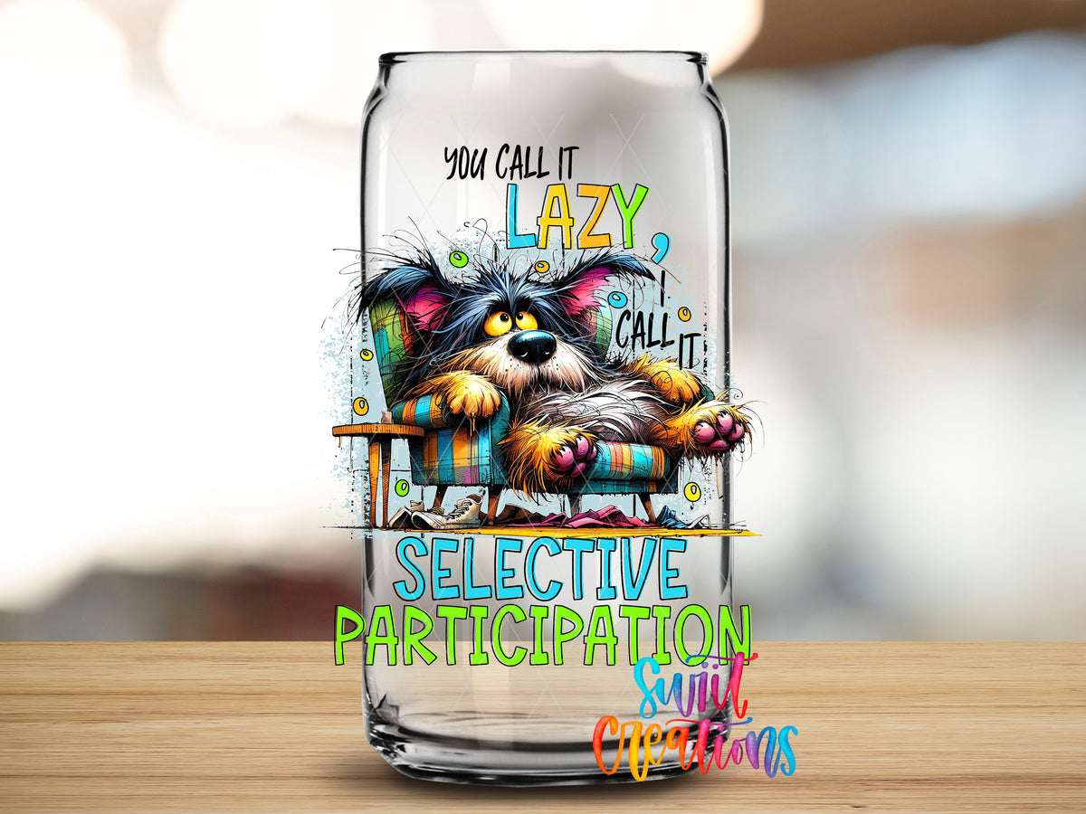 Selective Participation design close-up on a clear glass can tumbler